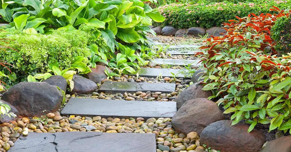 stepping stones line this walkway with gravel filling the space between them.