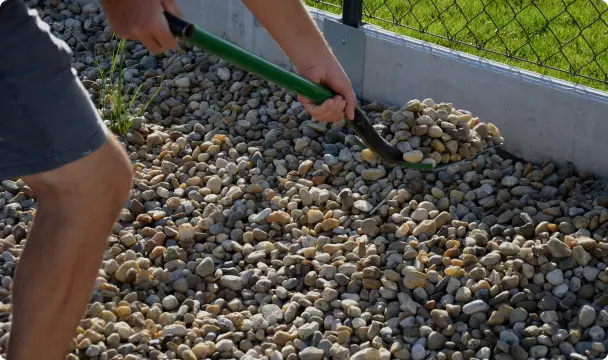 Shovel gravel delivered at home